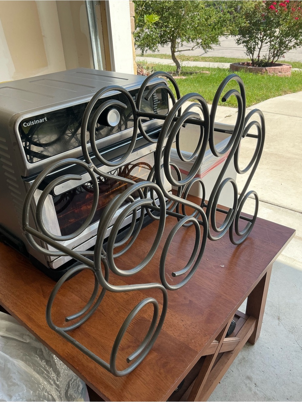 This is Vintage iron wine rack features a heavy scroll design and holds 8 bottle